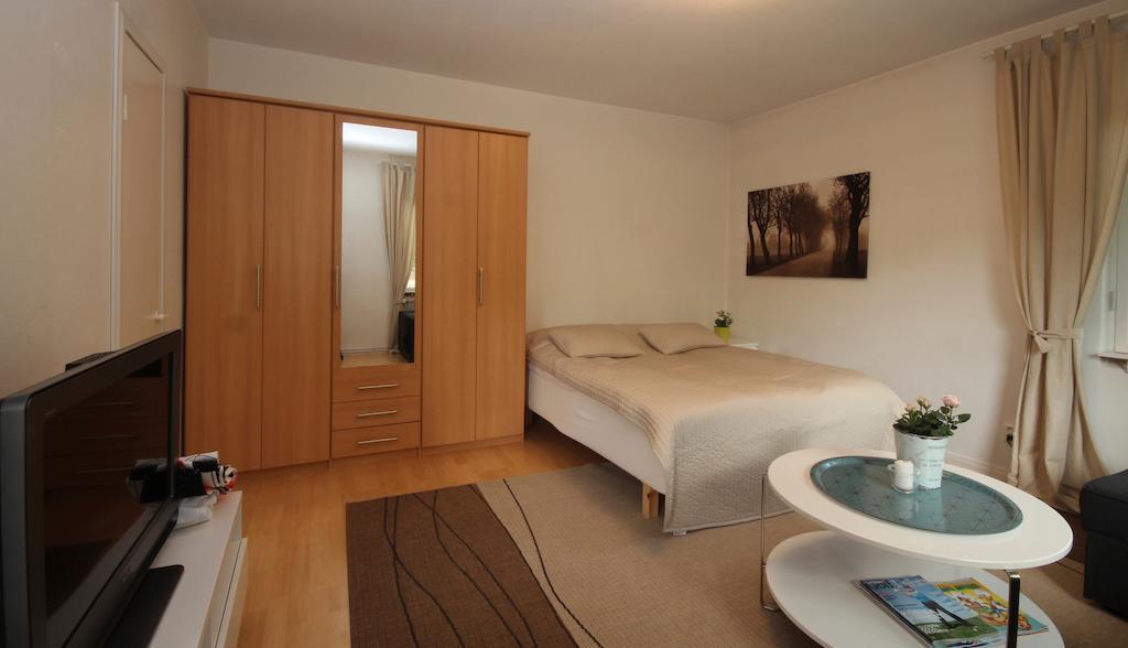Ferienwohnung Majoitushuoneisto Tuomipuisto Naantali Zimmer foto